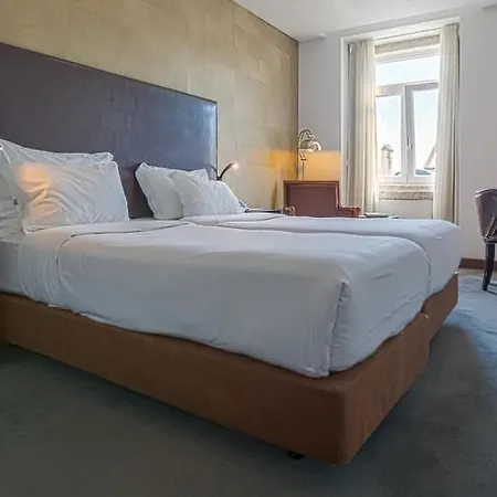 Hotel Carmo 4*
