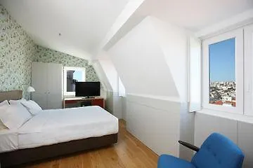 Отель Carmo 4*