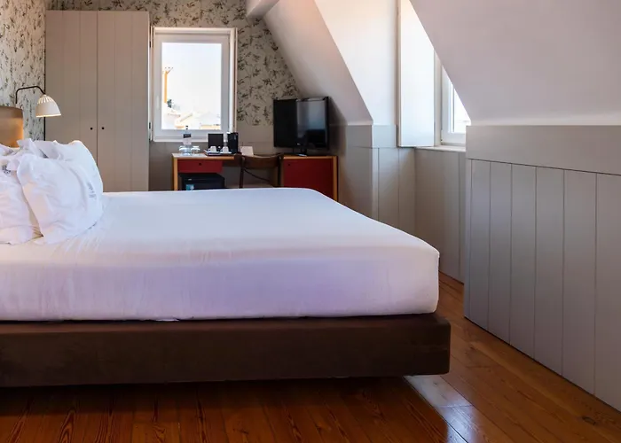 Carmo 4* ליסבון