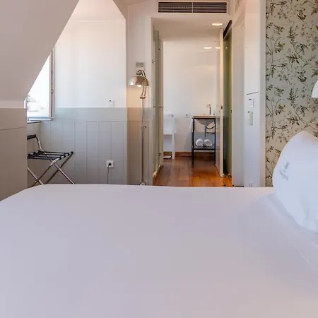 Hotel Carmo 4*