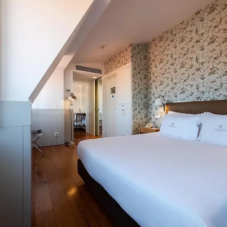 Hotel Carmo 4*