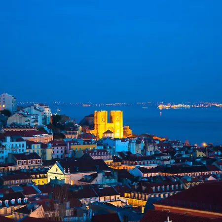 Hotel Carmo 4*