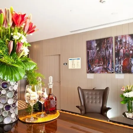 Hotel Carmo 4*
